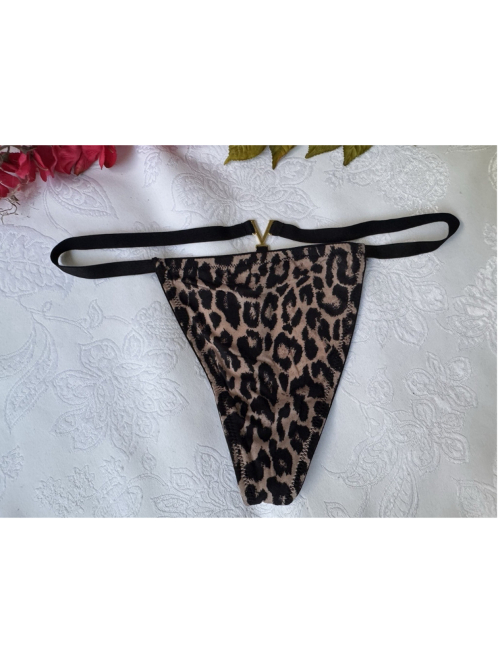 VICTORIA'S SECRET S ANIMAL PRINT SILKY GOLD CHARM V STRING THONG PANTIES NWT
